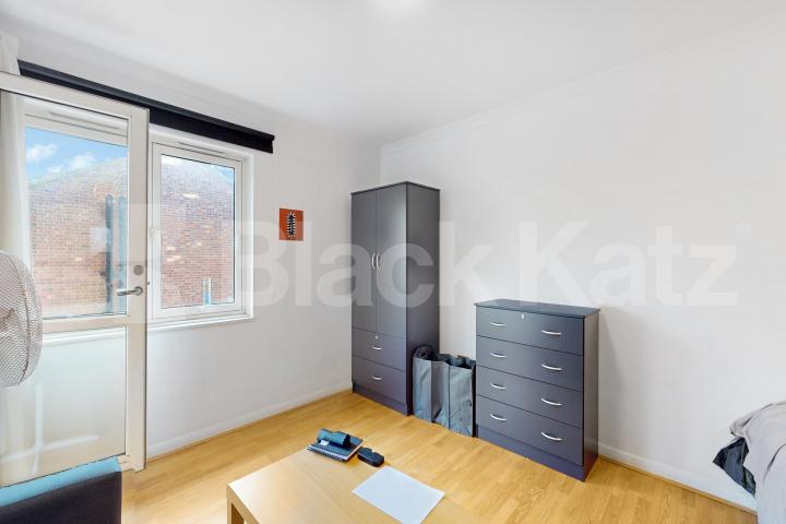 Top floor, double studio with charming balcony  Barlow Street , Elephant And Castle